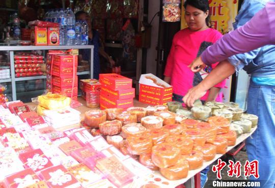 唐人街里售卖的闽南风味的"甜粿". 林永传 摄